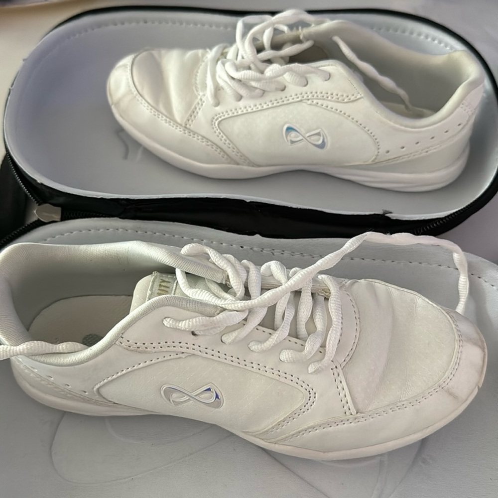 Nfinity Featless cheer shoe size 4.5